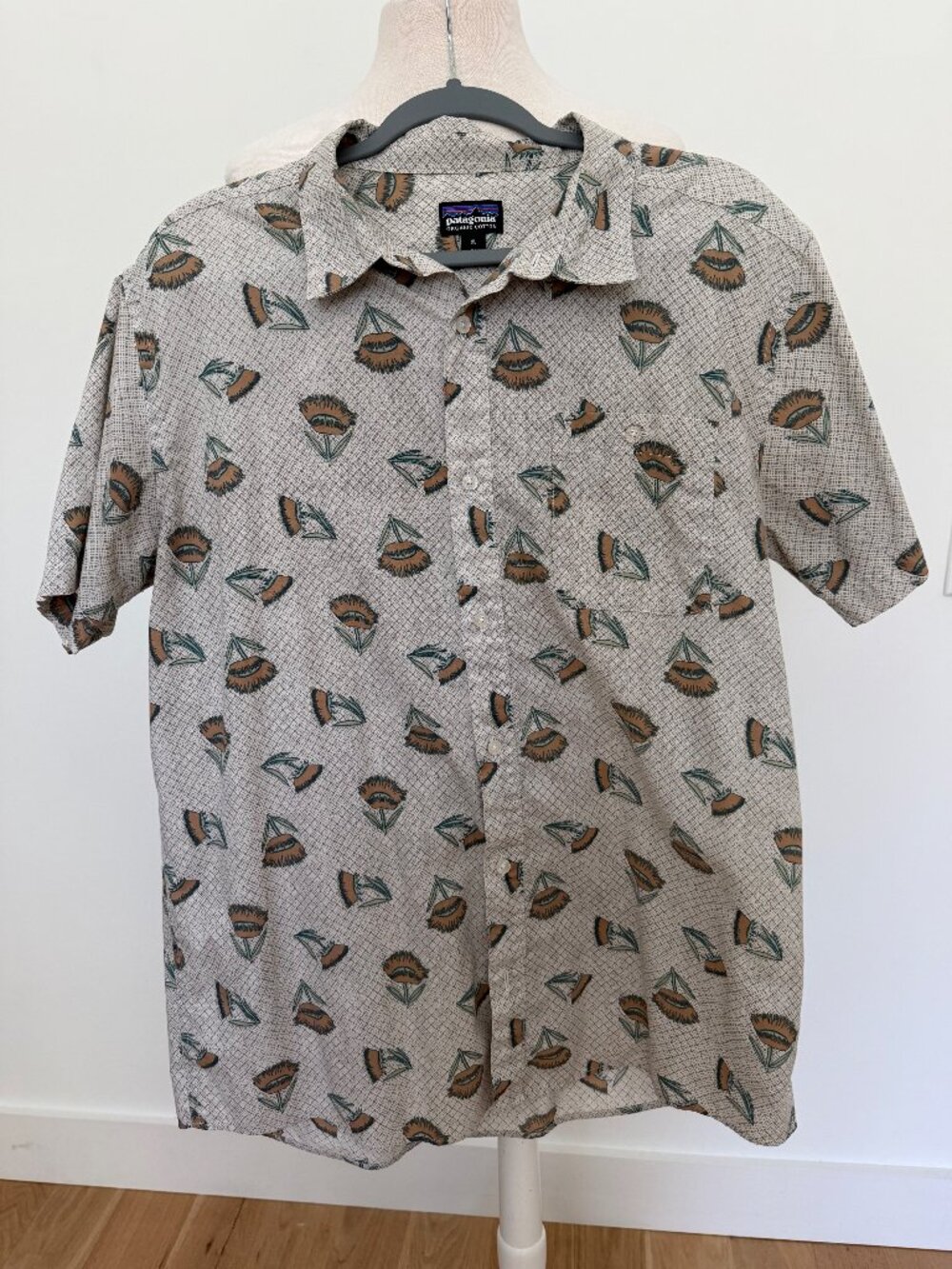 Men's Patagonia Go To Shirt in Summer Plant Wool White XL